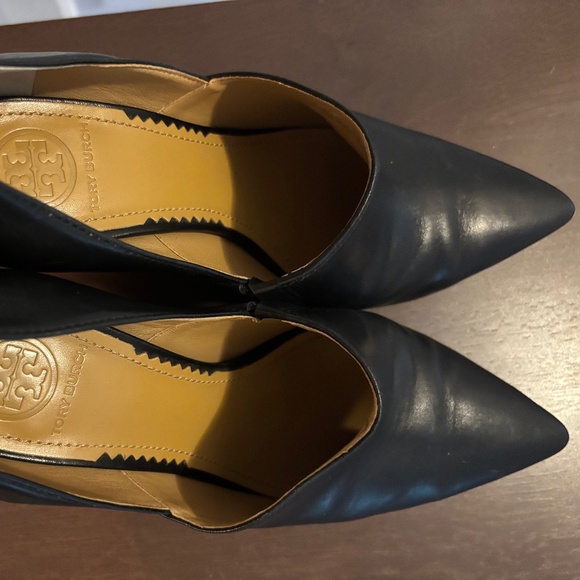 Beautiful Black Tory Burch 90 MM Lila Bootie w/Gold Tip on Toe Wedge Heel Size 6 - Picture 1 of 10